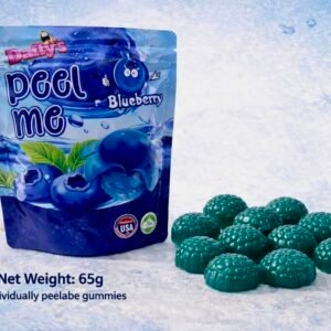 A 65g blue bag of Daffy’s Peel Me Blueberry Gummy Candy, featuring soft, peelable, and halal-certified blueberry-flavored gummies.