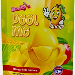 A 65g yellow bag of Daffy’s Peel Me Mango Gummy Candy, showing vibrant, peelable, halal-certified mango-flavored gummies.